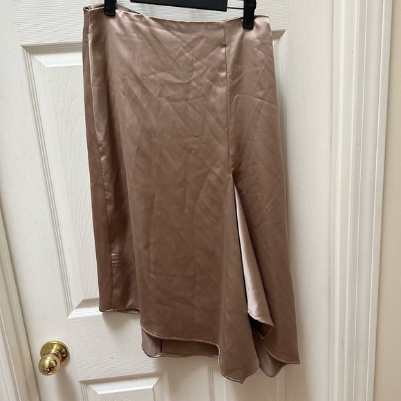 NEW Zara A-LINE SILHOUETTE SATIN EFFECT SKIRT tan cream - Picture 3 of 9